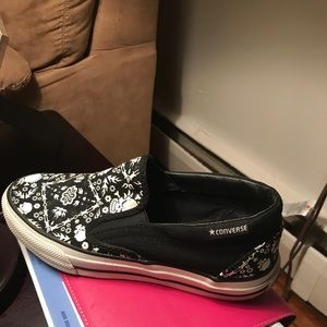 All star skull canvas shoes